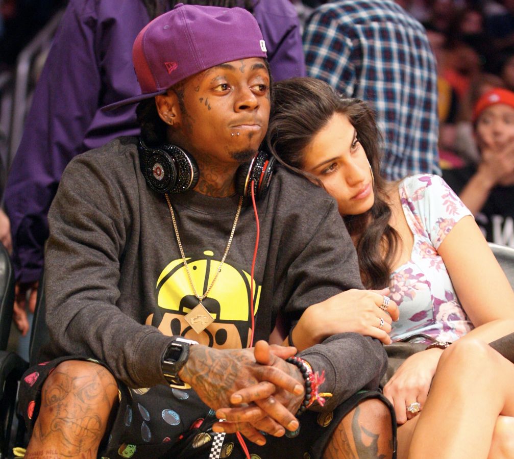 Lil Wayne And Dhea Flaunt Huge Ring At Lakers Game Photos Global Grind