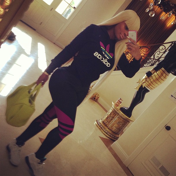 Blac Chyna shows off her booty in leggings.