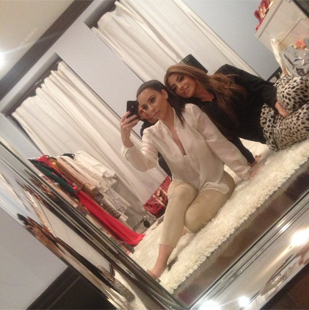 Kim & good friend Larsa Pippen poses for selfies