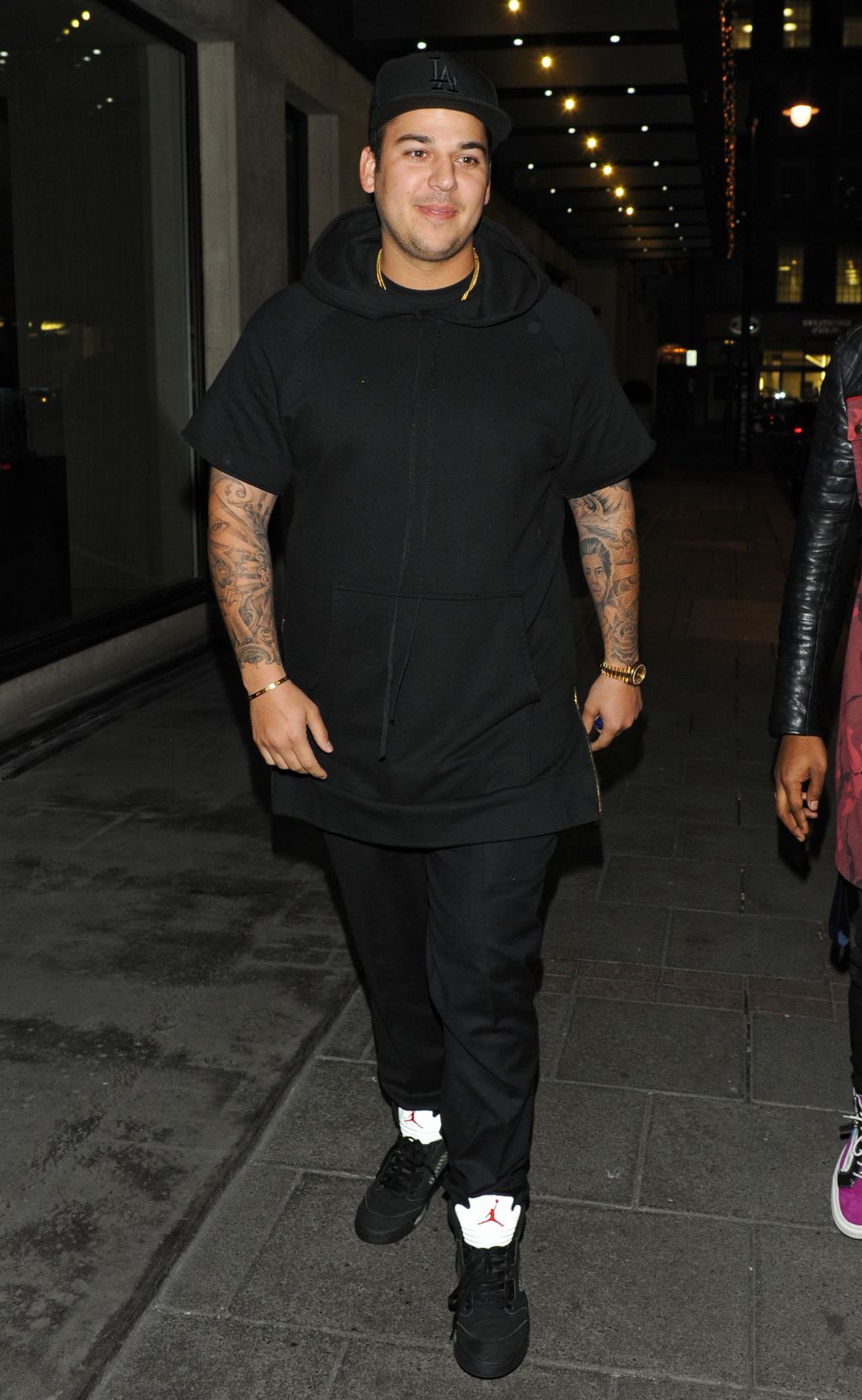rob kardashian walking black outfit