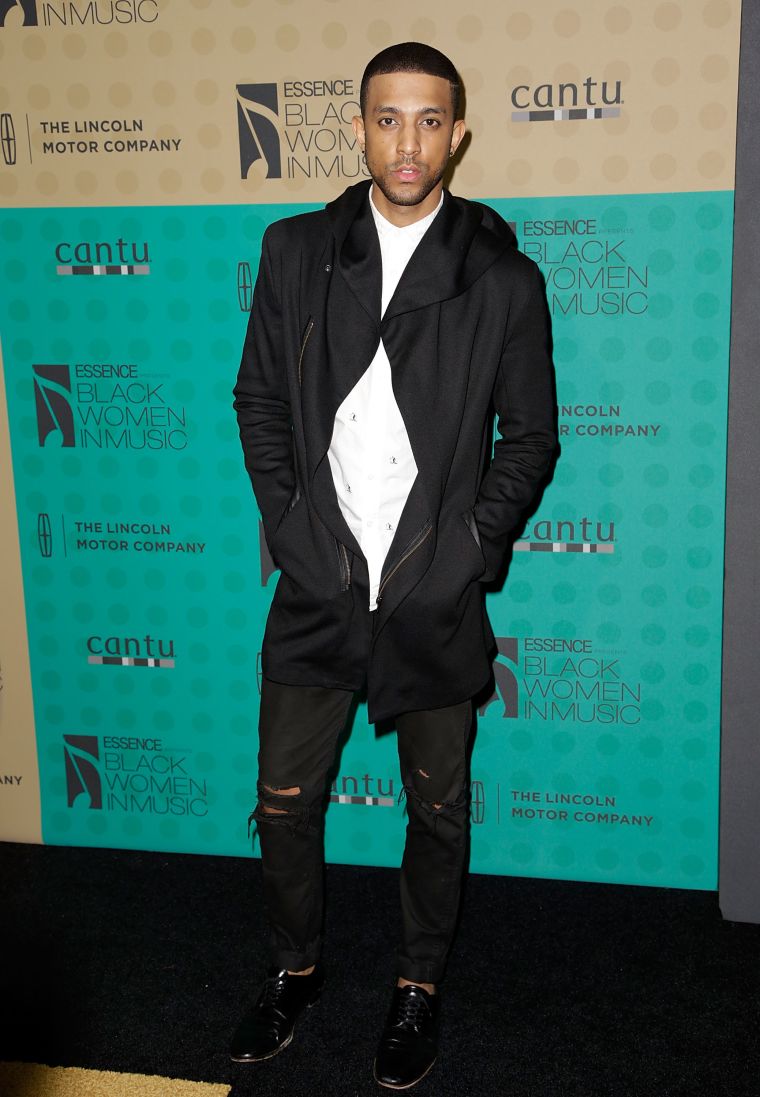 Mateo hits the red carpet at the 5th Annual ESSENCE Black Women In Music event sporting all black everything.
