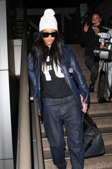 Makeup free & cute as can be! Rihanna was spotted rocking baggy jeans, a white skully, and some shades as she touched down in L.A.
