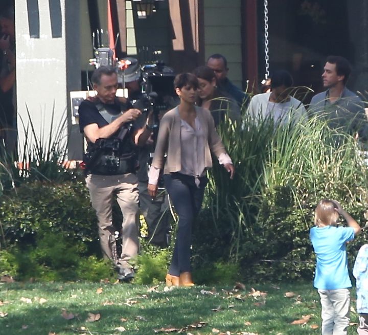 Halle Berry films a movie in LA during V-Day