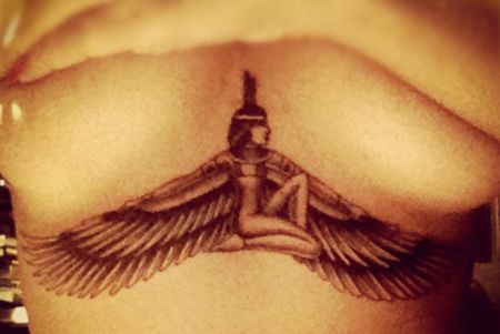 Rihanna Shows Off Her New Tattoo