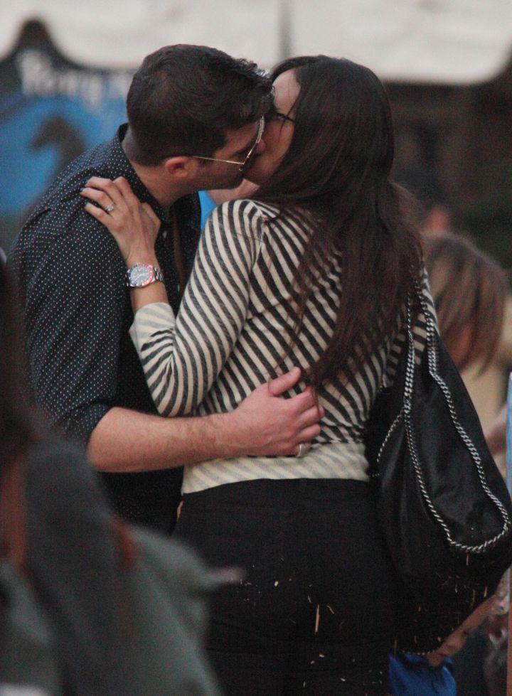 Robin & Paula were spotted making out.