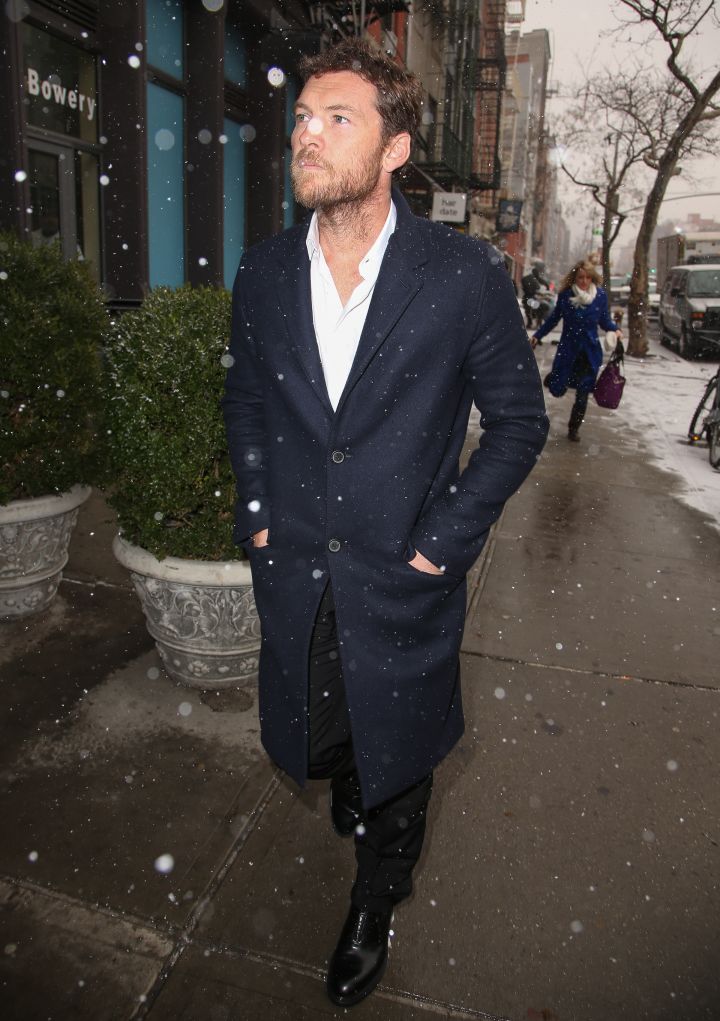 Sam Worthington looked like a page out of our favorite winter wonderland fairytale as he left court after attacking a paparazzo in NYC.