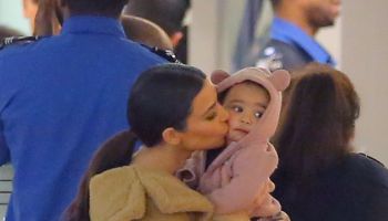kim kardashian kissing daughter north west jfk airport 2014