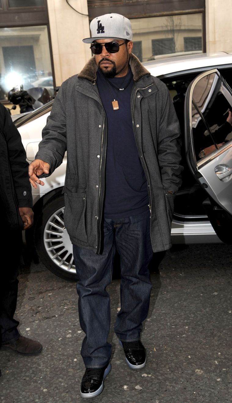 Ice Cube was all business as he stepped out of his car and was spotted at Radio 2.
