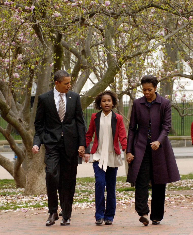 Sasha joins her parents for church in a color-blocking combo.