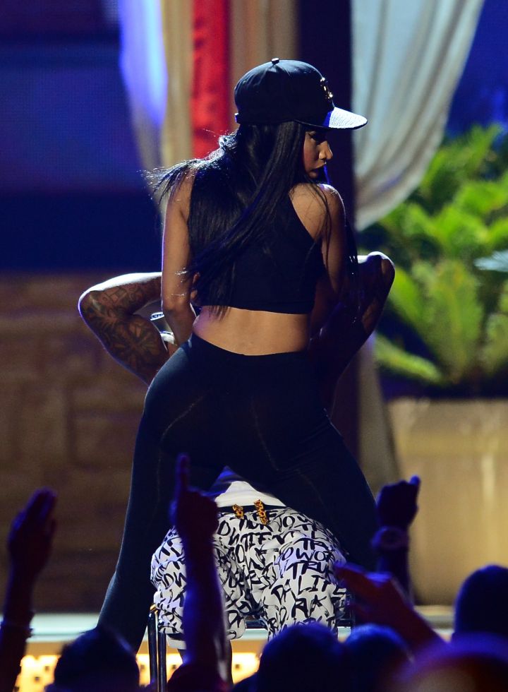 Nicki Working It Out For Wayne