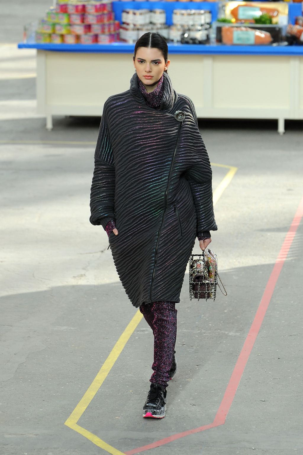 kendall jenner walking chanel runway show paris fashion week