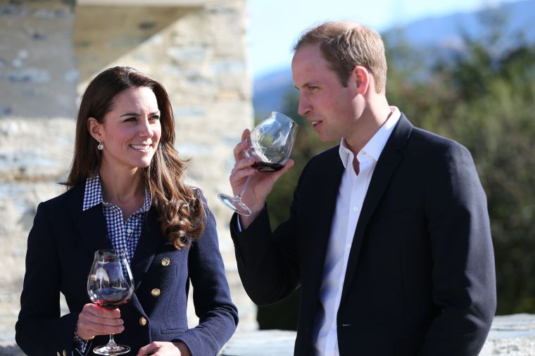 Prince William & Kate Middleton tour a winery in New Zealand.