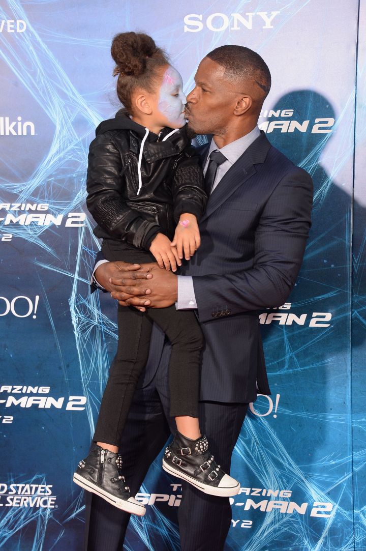 Jamie Foxx gave his adorable daughter Annalise a smooch at “The Amazing Spider-Man 2” premiere.