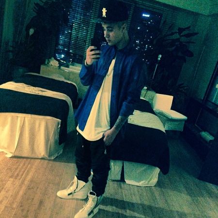 Because a mirror selfie was completely necessary to show off this outfit.