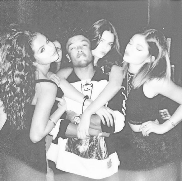 Selena Gomez, Kylie, and Kendall Jenner pose with Justin at Christian Combsā Sweet 16.