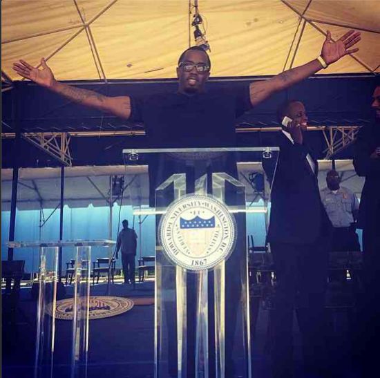 Diddy preps before his big speech at Howard!