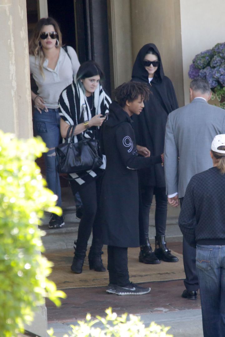Jaden Smith helps Kylie Jenner and the Kardashian’s bring their stuff out