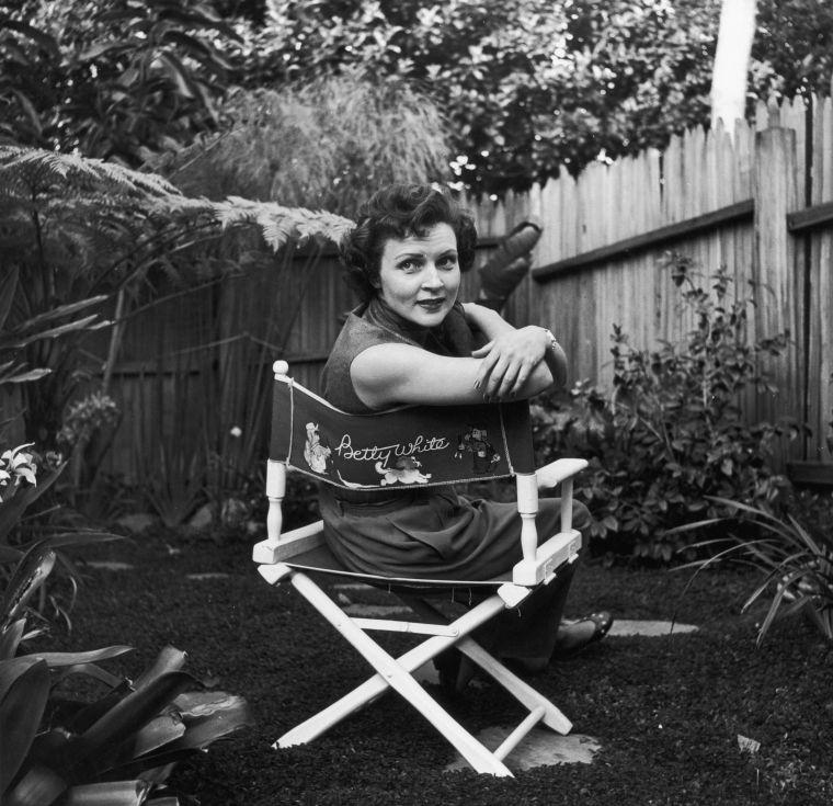 Hangin' On Set.
