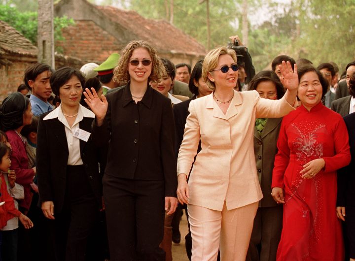 Nov. 2000: Hillary and daughter Chelsea arrive in Vietnam in mother/daughter pantsuits.