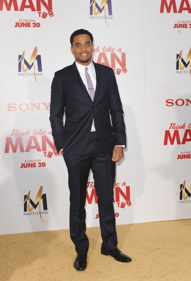Michael Ealy was on his suit & tie ish, looking deliciously dapper for the evening.