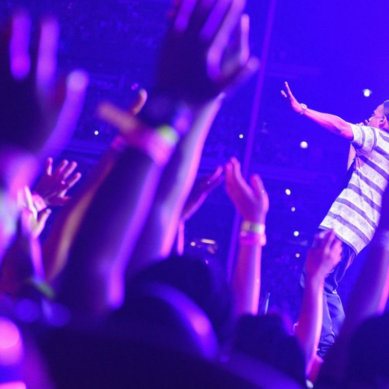 Hov works the stage!