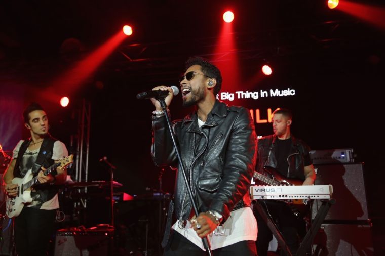 Miguel Performing “Adorn.”