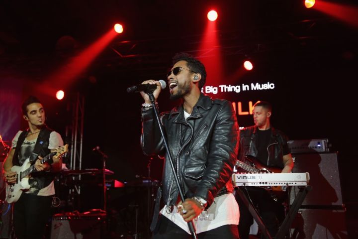 Miguel Performing “Adorn.”