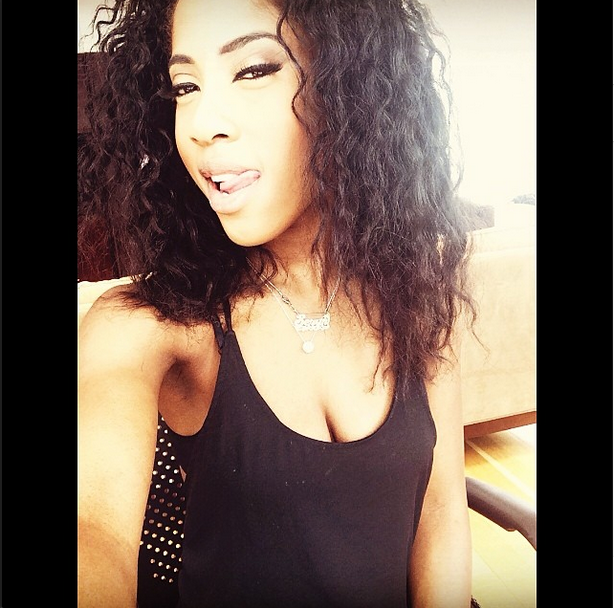 Sevyn shows off her wavy ‘do in this sexy selfie.