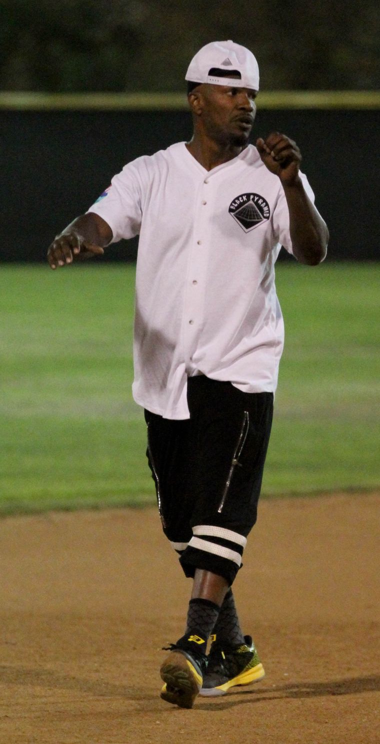 Jamie Foxx keeps it trill for the game