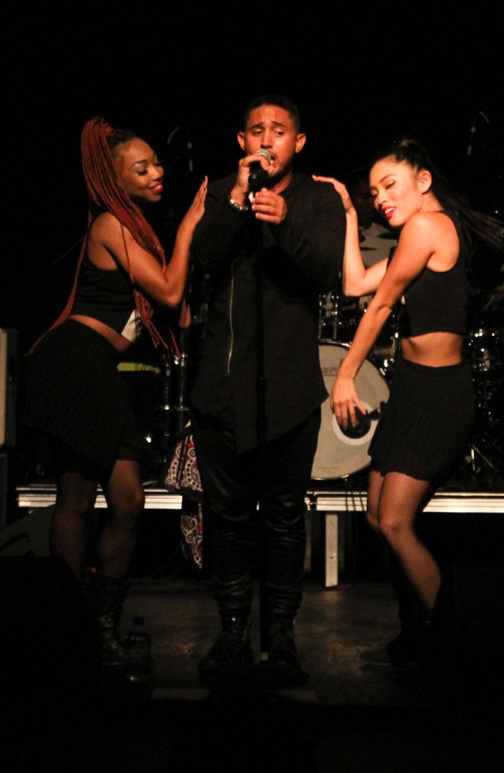 “Smart Guy” actor Tahj Mowry was getting his funky freak on as he performed to a small crowd in Hollywood.