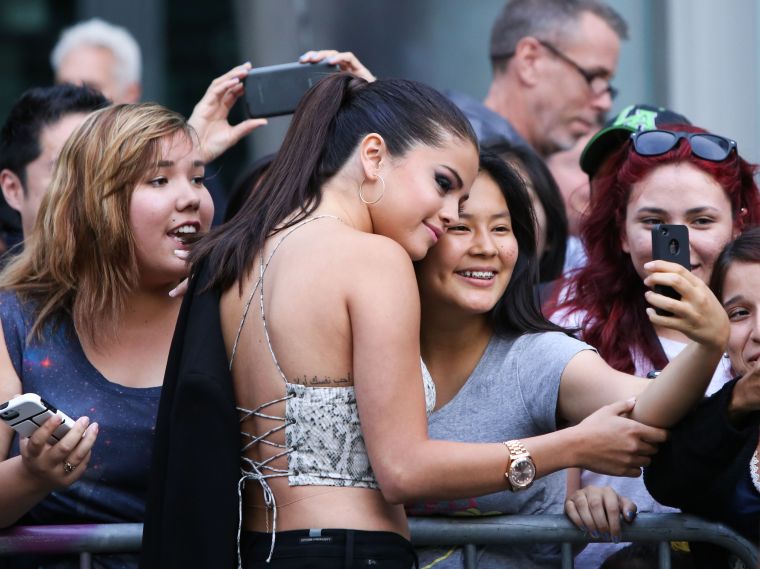 Selena Gomez takes a selfie before she hits up a special screening of “Behaving Badly” held at ArcLight Cinemas.