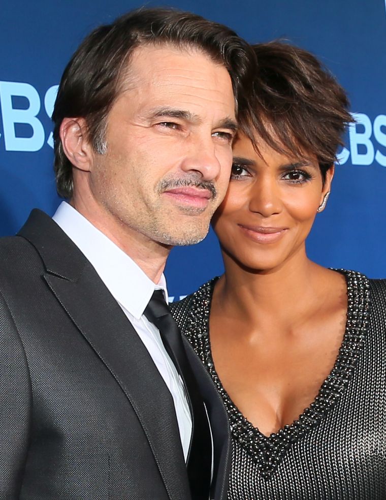 Halle Berry met her hubby Olivier Martinez while filming “Dark Tide” together.