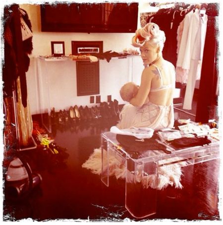Pink shared this adorable moment.