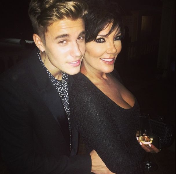 Justin poses with Kris Jenner and jokes at Kendall and Kylie