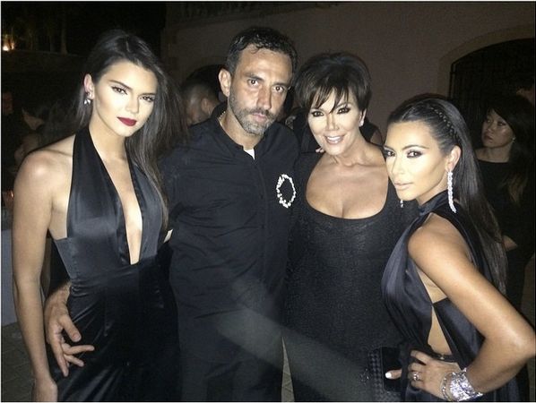 Riccardo poses with lovely ladies Kendall, Kris, and Kim