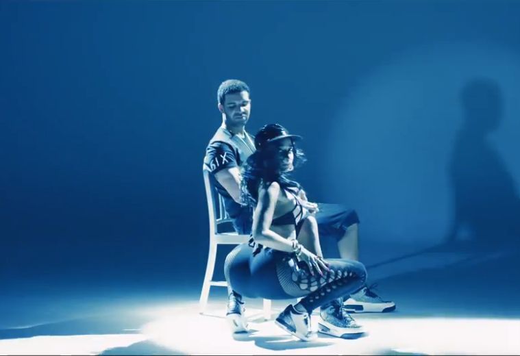 The “Sexy Side Eye” Face