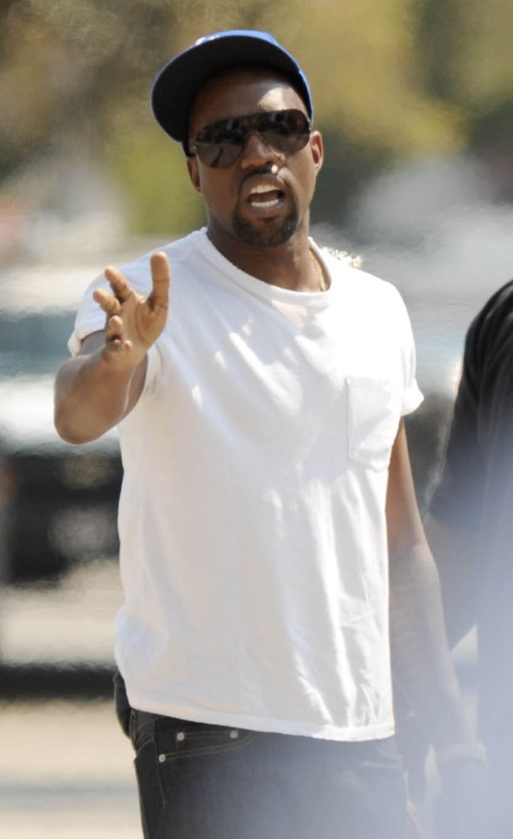 Kanye don’t play with the paparazzi either.