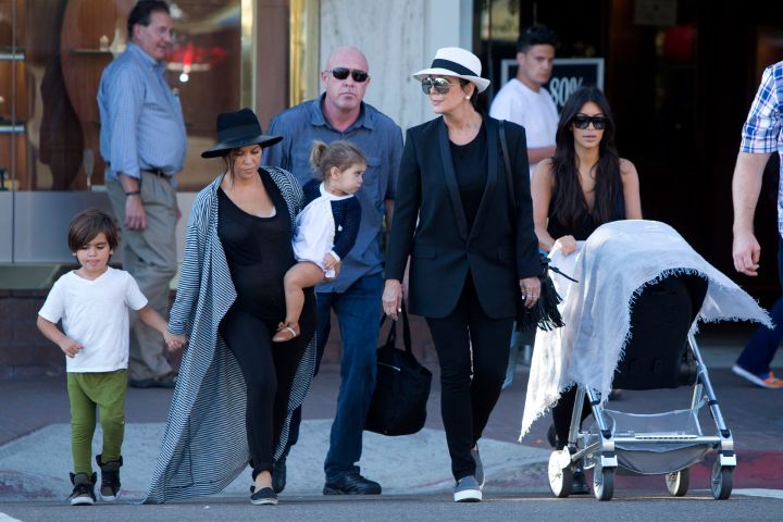 The Kardashians leave their hotel and head for the zoo