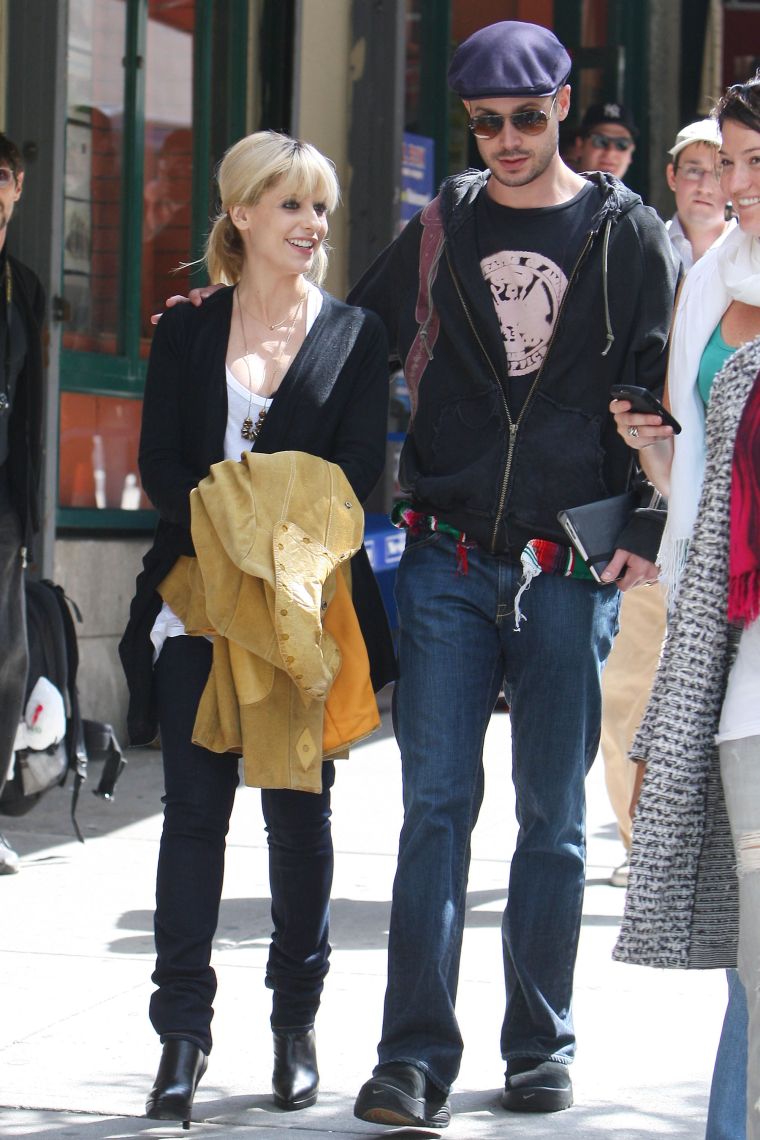 “I Know What You Did Last Summer” co-stars Freddie Prinze Jr. and Sarah Michelle Geller met during filming and have been together ever since.