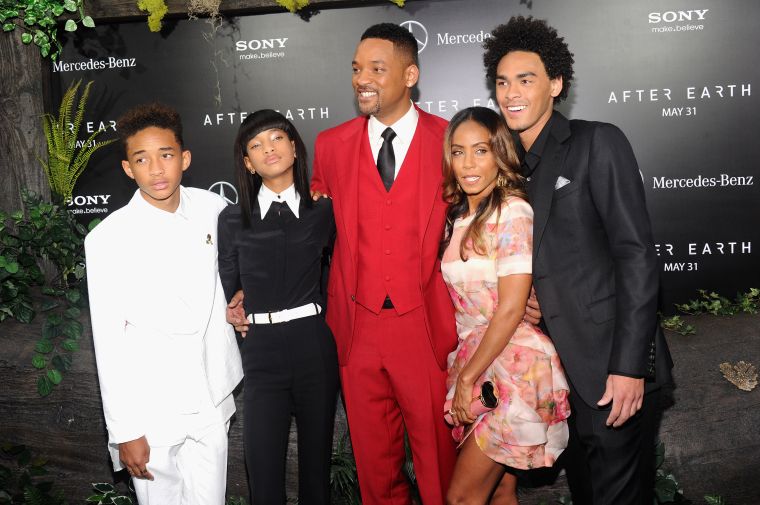 Will looks extremely handsome while posing with Jada and the kids.
