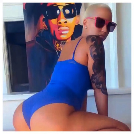 Amber Rose twerked for Wiz after his latest album, “Blacc Hollywood,” hit number one on the Billboard charts.