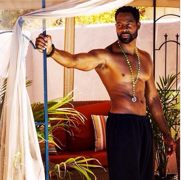 Darrin Henson shows off his ab game.