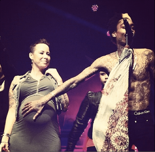 During a performance in his hometown of Pittsburgh, Wiz brought Amber on stage and proclaimed his love for his pregnant lover.