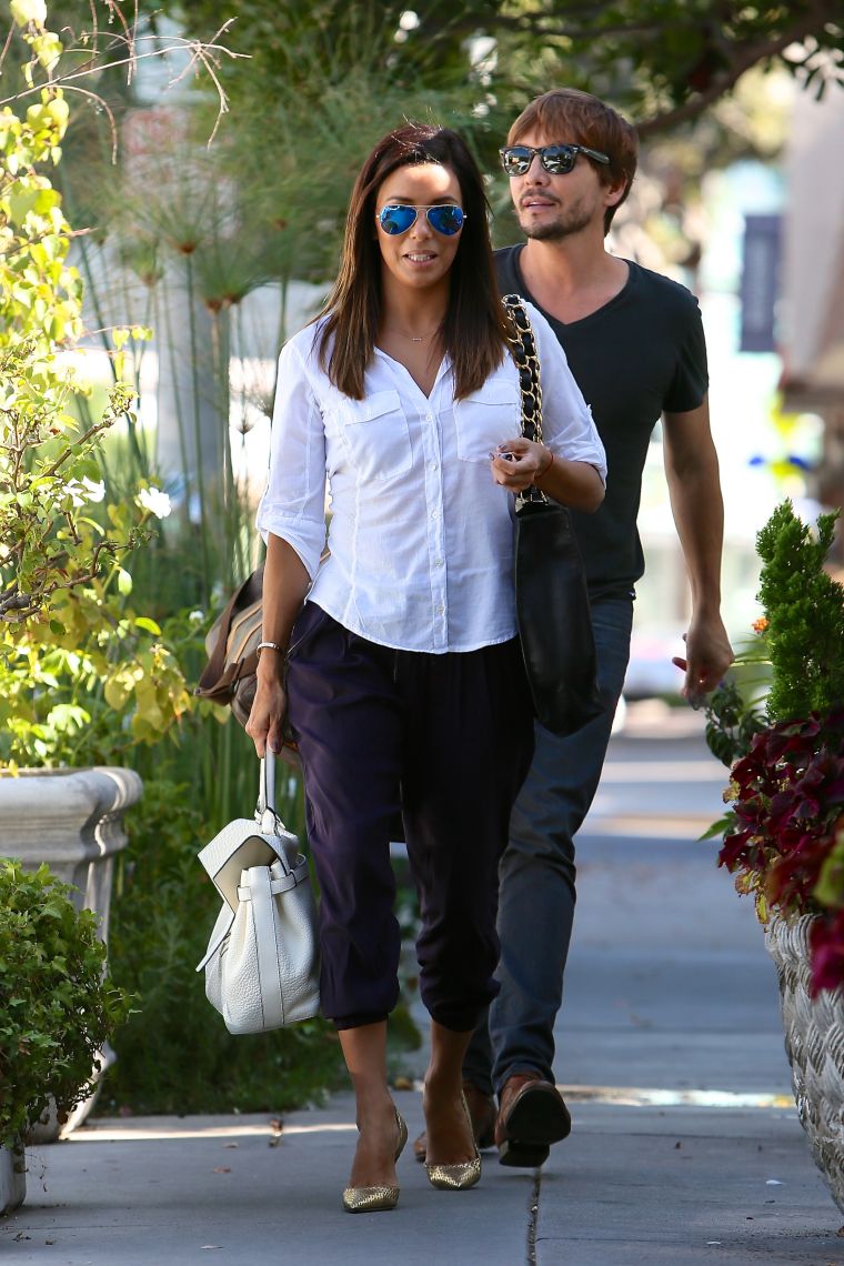 Nia shows us how to keep it casual and sexy at the same damn time.