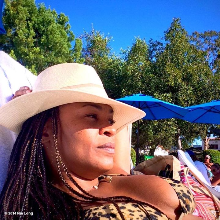 Nia Long shows off her toned body and flawless skin while chillin’ on the beach.