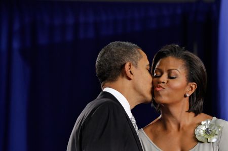 38 Pictures Of Barack and Michelle Obama Showing Each Other Love