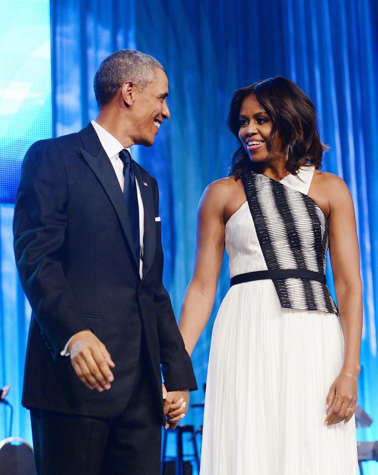38 Pictures Of Barack and Michelle Obama Showing Each Other Love