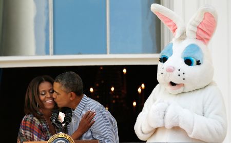 38 Pictures Of Barack and Michelle Obama Showing Each Other Love