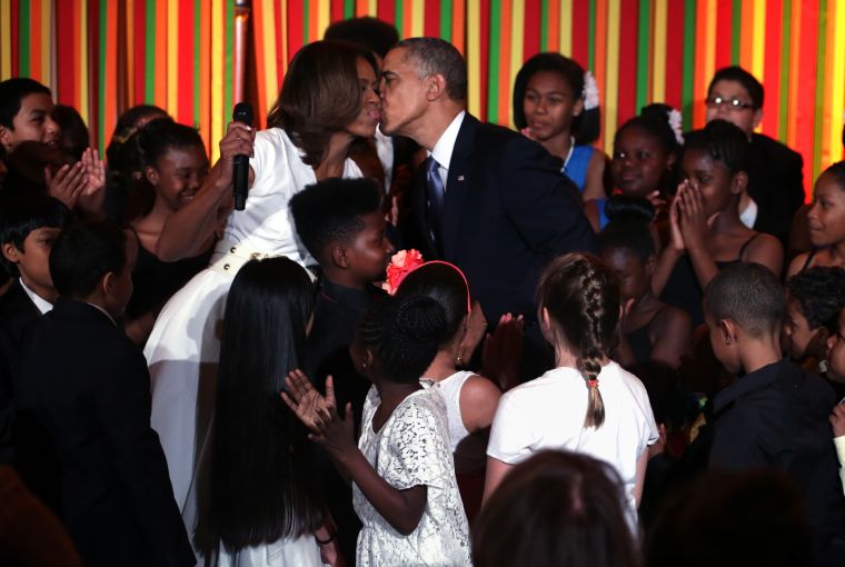 38 Pictures Of Barack and Michelle Obama Showing Each Other Love