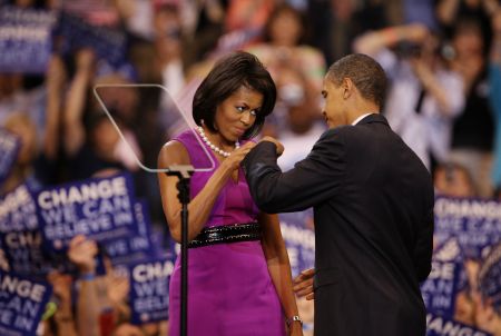 38 Pictures Of Barack and Michelle Obama Showing Each Other Love